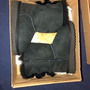 Pre own uggs kids toddler size 7.